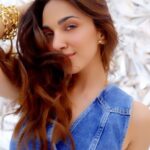 Kiara Advani Instagram - Get your denim game on point with Mango’s latest collection! Shop now from the nearest store and upgrade your wardrobe with Mango ✨ #MangoIndia #MangoGirl #Mango