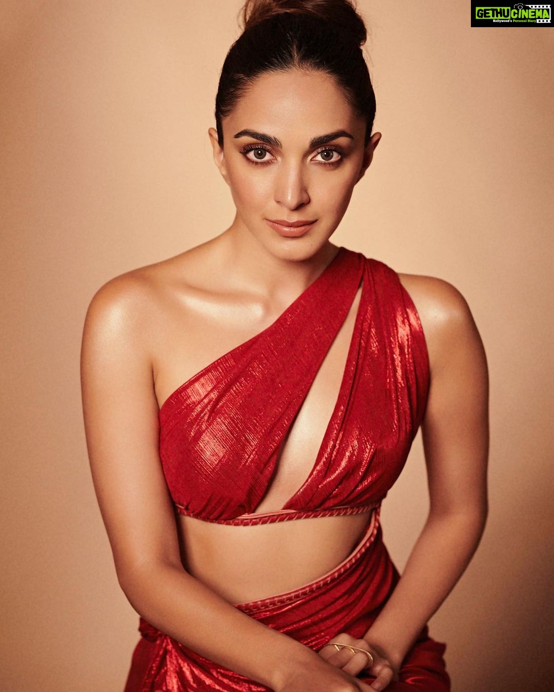 Kiara Advani Instagram - The dream team - @lakshmilehr @makeupbylekha @mehakoberoi ❤️🔥❤️🔥❤️🔥