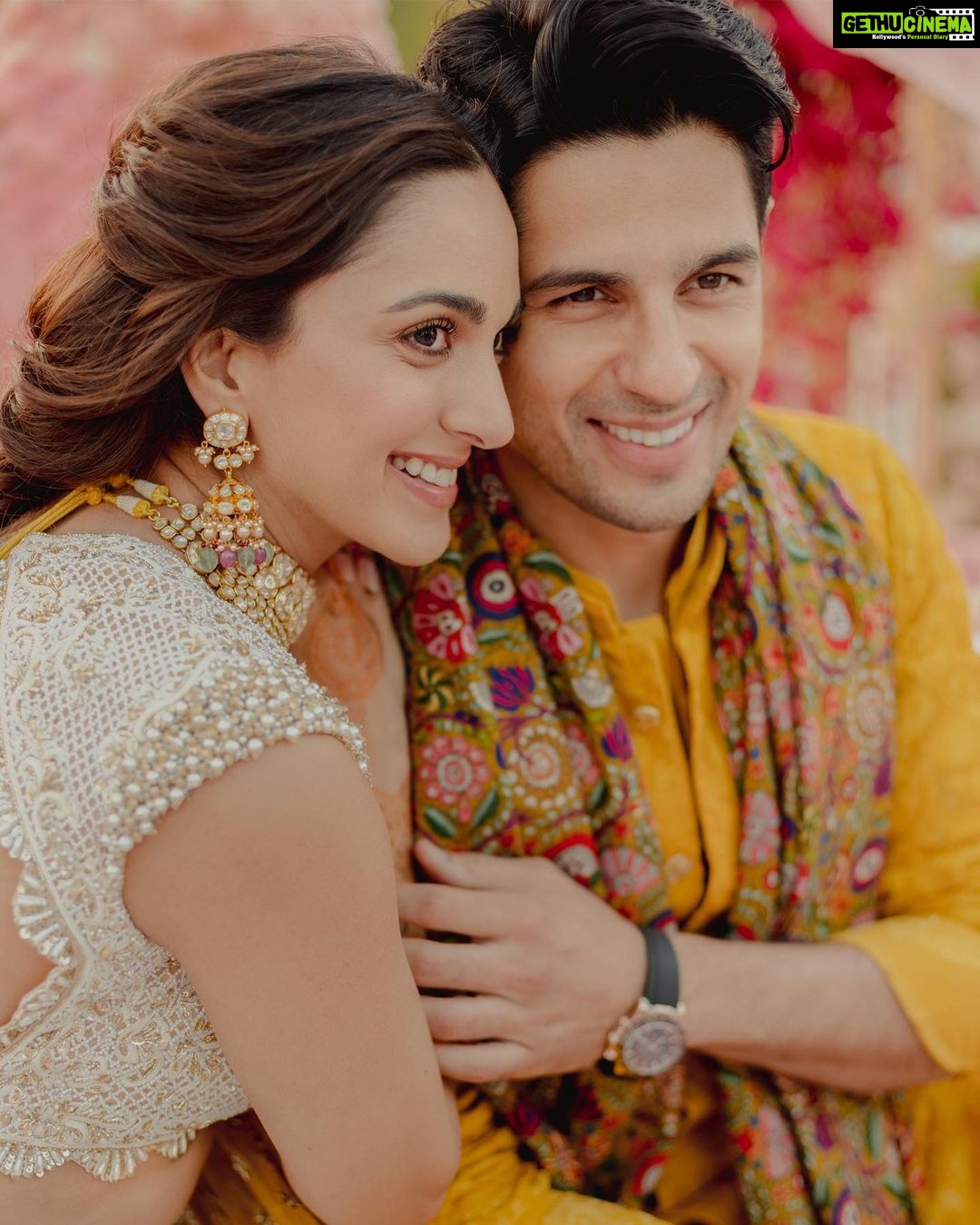 Kiara Advani Instagram - Pyaar ka rang chada hai ❤️