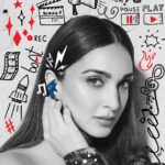 Kiara Advani Instagram - Turn down the background chaos without turning up the volume 🎶 #Airdopes411ANC #ActiveNoiseCancellation #soundthatmatters