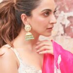 Kiara Advani Instagram - La Vie En Rose 💕 👗- @lakshmilehr @gaurvivdesai 💇‍♀️- @priyanka.s.borkar 💄- @savleenmanchanda 📸- @amaker7