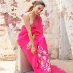 Kiara Advani Instagram - La Vie En Rose 💕 👗- @lakshmilehr @gaurvivdesai 💇‍♀️- @priyanka.s.borkar 💄- @savleenmanchanda 📸- @amaker7
