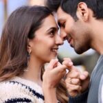 Kiara Advani Instagram - Adhoora tha main.. Ab Poora Hua Jabse tu Mera Ho gaya 🎶🤍 #NaseebSe #SajidNadiadwala #SatyaPremKiKatha #29thJune @kiaraaliaadvani @sameervidwans @shareenmantri @arora.kishor @chaayaankan @kamera002 @boscomartis @karandontsharma @nadiadwalagrandson @namahpictures @wardakhannadiadwala @gajrajrao #SupriyaPathakKapur @randeria_siddharth @shikhatalsania @rajpalofficial @anooradha_patel #BhushanKumar @payaldevofficial @vishalmishraofficial @amturazofficial @adityadevmusic @tseries.official @penmovies