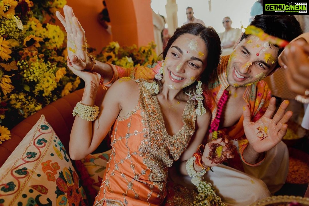 Kiara Advani Instagram - Happy Holi from me and my love to you and yours💛💜❤️💙💚