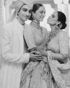 Kiara Advani Instagram - Mummaaaaaa❤️

Happy Happy Birthday to my loving, caring, praying mother.. I am blessed to be your daughter❤️