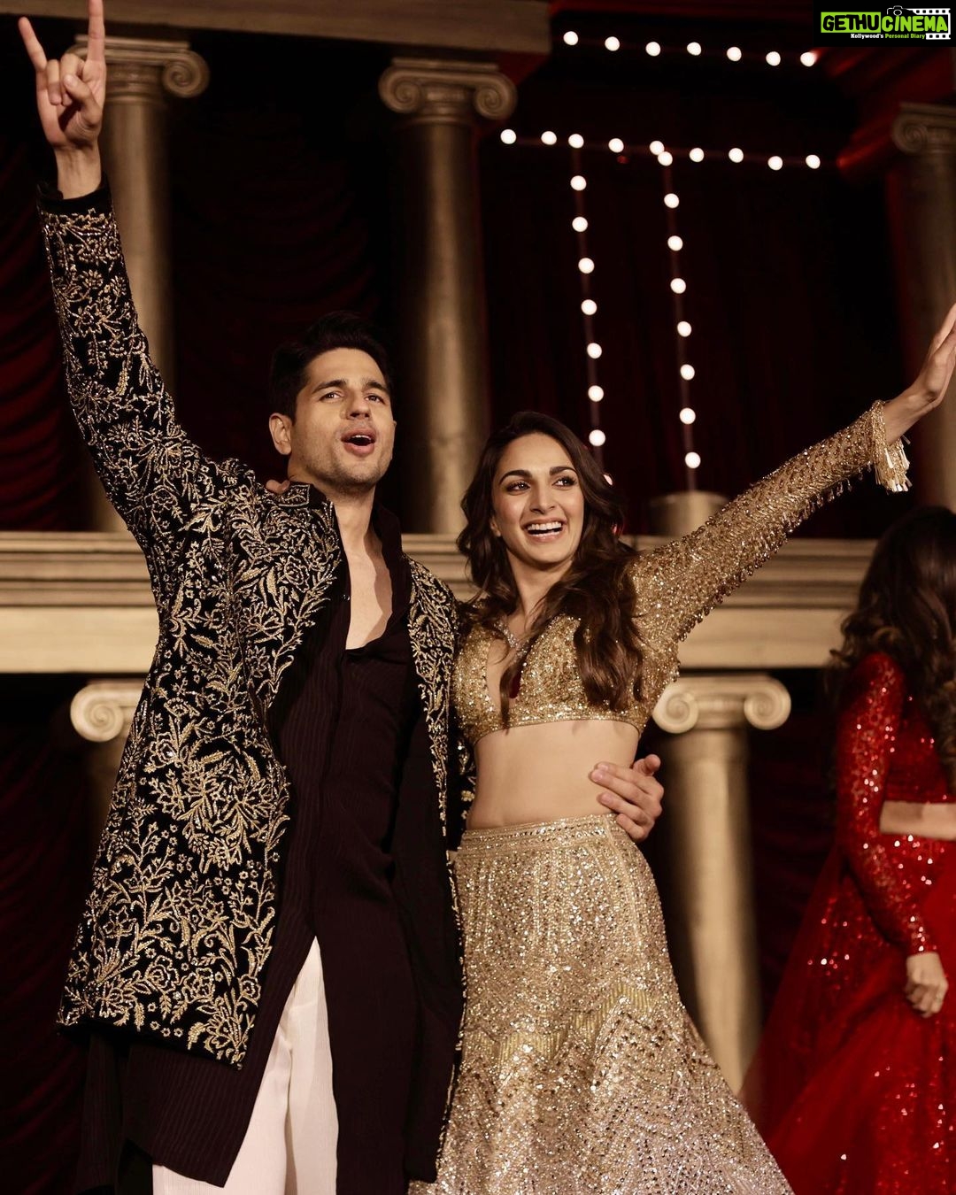 Kiara Advani Instagram - something about that night.. something really special ππ»πΊπ€©