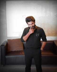 Kiran Abbavaram Instagram - 1 Day to go :)

Styled by : @hersheyy05 
Shirt : @chandrikaraamzofficial 

#Meter