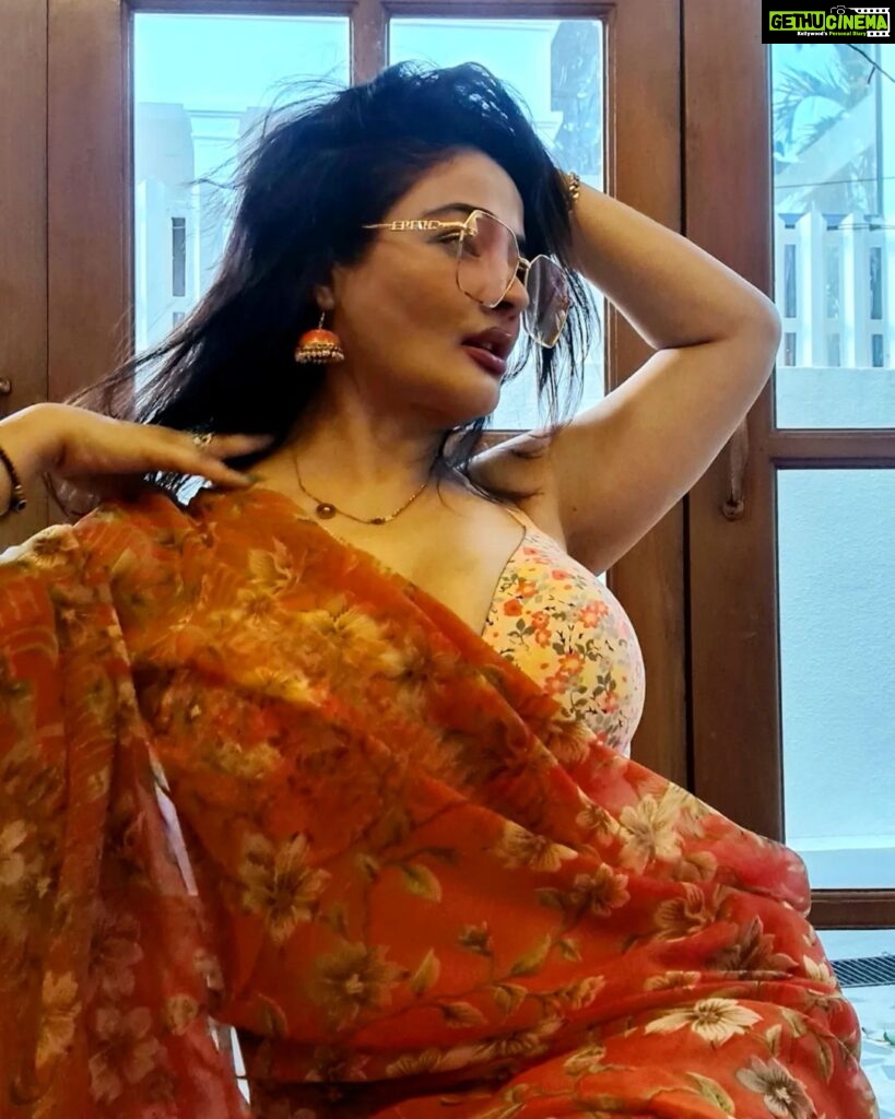 Kiran Rathod Instagram - You can have anything you want in life if you dress for it. — ... . . . . . . . . . . . . . . #instapic #instagood #instamood #instalike #instafashion #beach #sun #sand #travel #travelphotography #beachvibes #bikini #photooftheday #photo #photographer #phototherapy #photography #pic#picoftheday #picture #kiranrathod #keirarathore #kiranrathore #beauty#beautiful #beautifulgirls #saree#love#peace#happiness