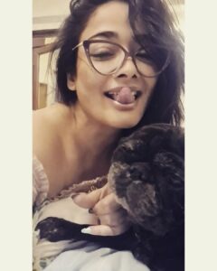 Kiran Rathod Instagram - The only way love can last a lifetime is if it's unconditional. 

#loveisdog #myworld #barfi #angel #chumchum #💞