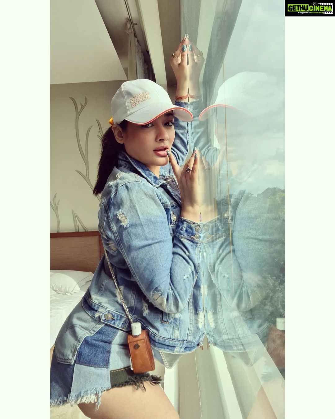 Kiran Rathod Instagram - "Two things define you: Your patience when you have nothing and your attitude when you have everything." –George Bernard Shaw. . . . . . . . . . . . . . . . . . . . . . . #Instagram #insta #instagood #instamood #instadaily #instalike #instareel #picoftheday #lookoftheday #photo #photooftheday #style #fashion #jewelry #design #festive #occasion #trending #blessed
