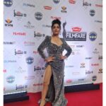 Kiran Rathod Instagram - A Night Full Of Stars 🌟 🤩 ✨️ 💛 💖 #filmfare #filmfaresouth #parlefilmfareawardssouth #filmfareawards2022 Bangalore, India