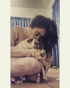 Kiran Rathod Instagram - The only way love can last a lifetime is if it's unconditional. 

#loveisdog #myworld #barfi #angel #chumchum #💞