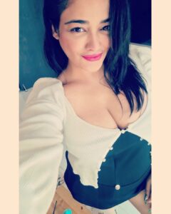 Kiran Rathod Instagram - "The best and most beautiful things in the world cannot be seen or even touched - they must be felt with the heart." -Helen Keller

#Instagram #instagood #instamood #pics #pictures #picoftheday #lookoftheday #looks # look #beautiful #beauty #actress #indianactress #indianmovies #love #peace #happiness #happy # blessed