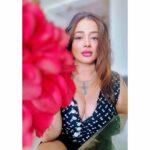Kiran Rathod Instagram - The Roses are red. My lips are blue. My heart began to beat When I Saw YoU.............🫢🫢🫢🫢 #mondaymood #inatagram #instagood #instamood #look #looks #lookoftheday #pic #picoftheday #beautiful #beauty #beast #love #peace #happiness #happy #lovemyself #goodvibes #goodquote #loveyou #BFF #travel #photooftheday #instapic #instadaily #kiranrathod #keirarathore #geminikiran #bollywood #hollywood Jaipur, Rajasthan
