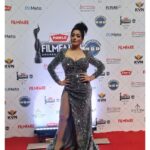 Kiran Rathod Instagram - A Night Full Of Stars 🌟 🤩 ✨️ 💛 💖 #filmfare #filmfaresouth #parlefilmfareawardssouth #filmfareawards2022 Bangalore, India