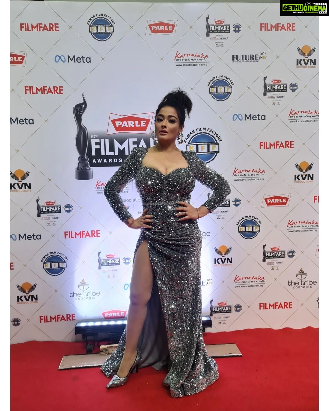 Kiran Rathod - 67.4K Likes - A Night Full Of Stars 🌟 🤩 ✨️ 💛 💖
#filmfare #filmfaresouth #parlefilmfareawardssouth #filmfareawards2022