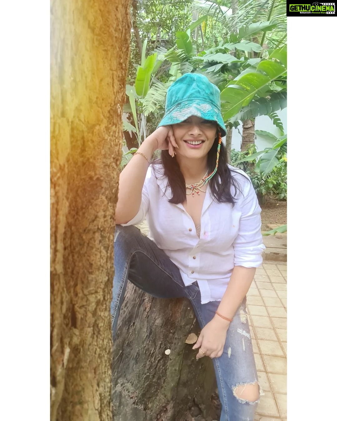 Kiran Rathod Instagram - You want to know who I'm in love with? Read the first word again 😛😋 💗 . . . . . . . . . . . . . #instagood #insta #instaphoto #instalove #instareels #photooftheday #photo #pic #picture #lookoftheday #look #style #peace #happy #happiness #glory #goodquotes #Friday #weekend #vibes #fridayvibes #weekendvibes #queen #Beach #beauty #beautiful #blessed
