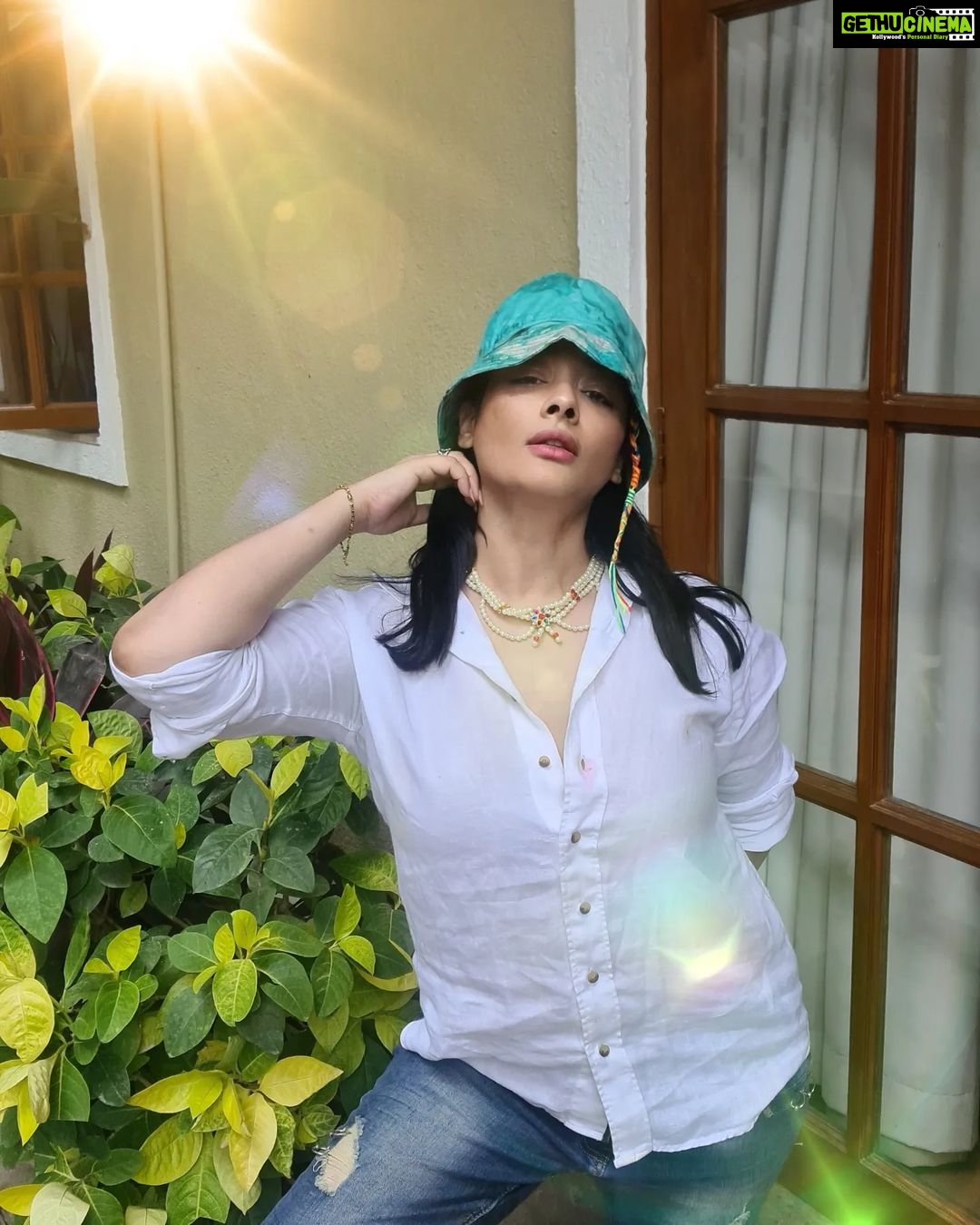 Kiran Rathod Instagram - You want to know who I'm in love with? Read the first word again 😛😋 💗 . . . . . . . . . . . . . #instagood #insta #instaphoto #instalove #instareels #photooftheday #photo #pic #picture #lookoftheday #look #style #peace #happy #happiness #glory #goodquotes #Friday #weekend #vibes #fridayvibes #weekendvibes #queen #Beach #beauty #beautiful #blessed