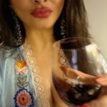 Kiran Rathod Instagram - UNCUT 🍾🍾 WEEKEND MOOD 😘🍷🍷🍷 #nofilter #UNCUT #weekend #FRIDAY