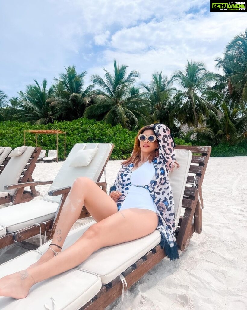 Kishwer Merchant Instagram - Good Times & Tan Lines ♾ Swimsuit @hottcurves.beachwear