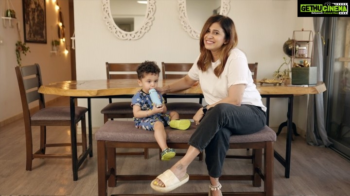 Kishwer Merchant Instagram - Nirvair and his LuvLap 4 In 1 Steel Baby Bottle Cum Sipper are inseparable. It has a slim neck nipple with anti colic venting system and a weighted straw so that at every growing up stage he can use it comfortably. It makes him feel like a big boy as he can drink at any position without spilling and the silicone cover makes it easy to hold. Whether it’s formula food, juice or even water, use it to hold anything and give them the joy of feeling independent with @luvlap.in !