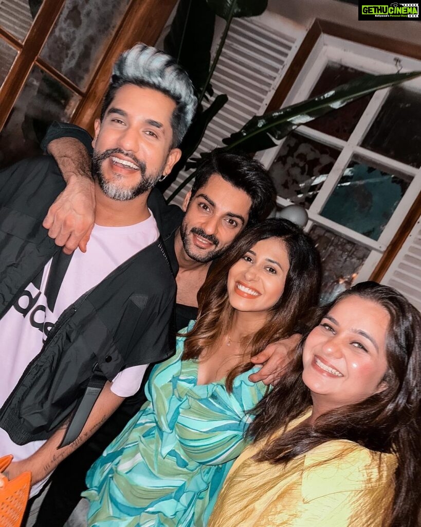 Kishwer Merchant Instagram - We finally have a pic together again after London 🤩 What a Night, my feet still hurt 🤦‍♀️🤷‍♀️😂
