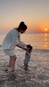 Kishwer Merchant Instagram - Tu thandi chaanv… Meri Maa ❤️ #happymothersday #mothersday To all the Mommies ❤️ with love.