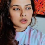 Kratika Sengar Instagram - Zaroorat ko samjhe aur gyaan na baatein 😂🙈