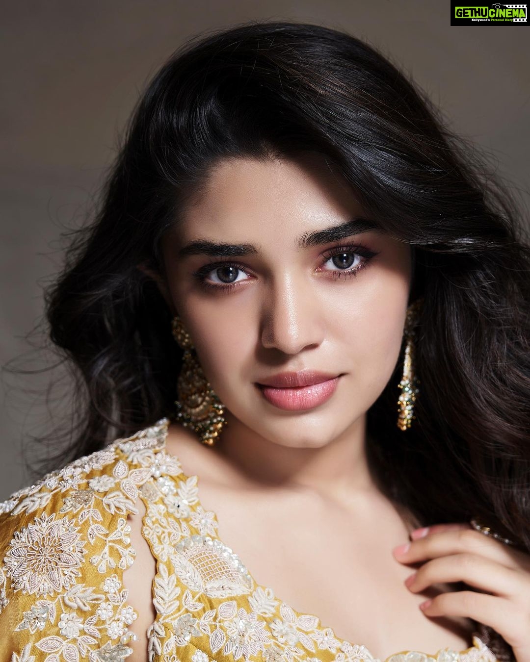 Krithi Shetty Instagram - Sending positive energy to all of you 🤗🤗🤗 #spreadpositivity • • • Styled by @tanishqmalhotraa Wearing @prishostore Bangle and ring @ajewelsbyanmol Earrings by @goldenwindow @ascend.rohank Assisted by @thestylethesaurus_ Makeup @sadhnasingh1 Hair @kamaldeepss Photographer @venurasuri