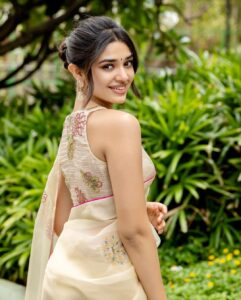 Krithi Shetty Instagram - #custody 🥰 
•
•
Styled by @tanishqmalhotraa
Wearing @rajiramniq
Photographer @kiransaphotography 
Earrings & Kadas by @ajewelsbyanmol
Ring by @aulerthofficial
Assited by @thestylethesaurus_ 
M & H @pinkylohar @kamaldeepss