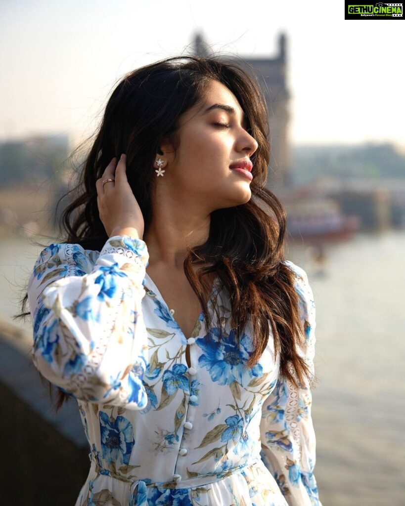 Krithi Shetty Instagram - Here’s how I spent my #sunday 🦋🌼 #sundayvibes #aboutlastweekend #gatewayofindia 📸- @prabal ✨