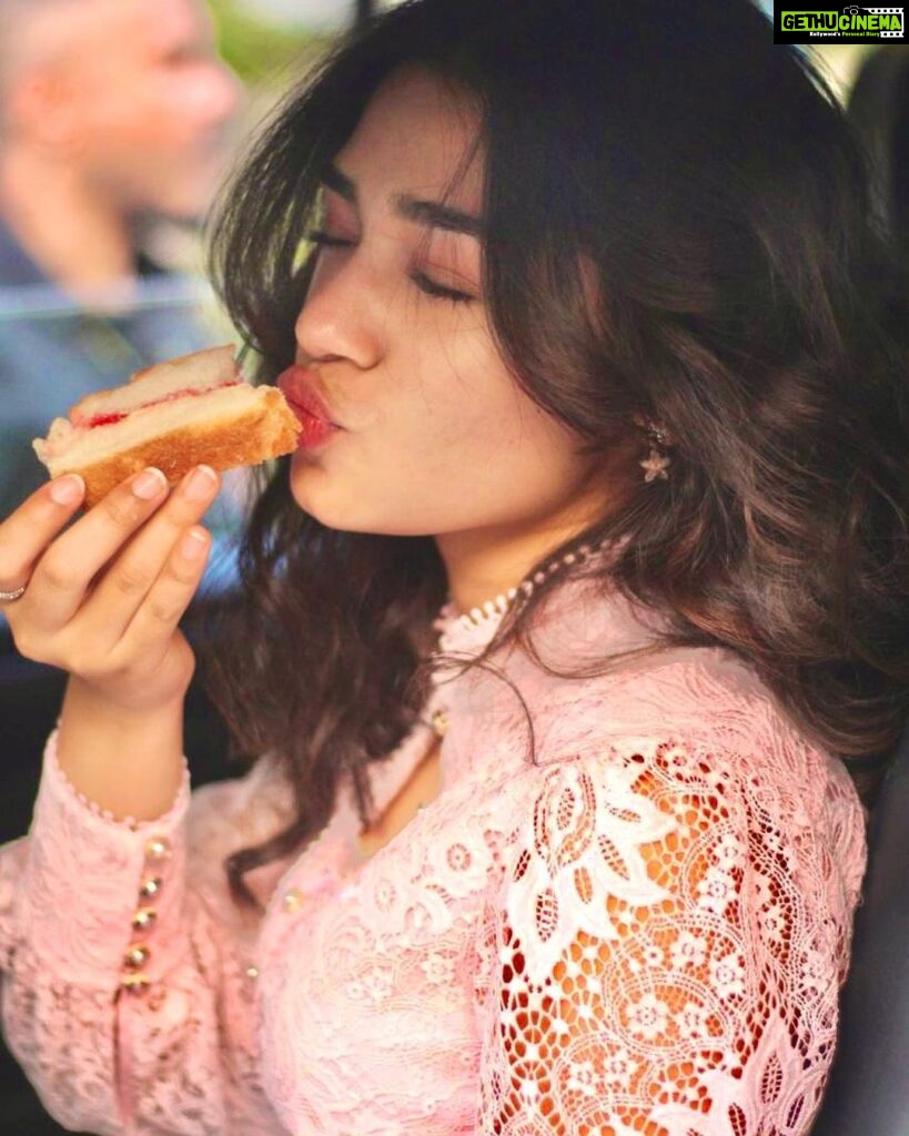 Krithi Shetty Instagram - Bun-maska-jam = #love #foodlove #foodism