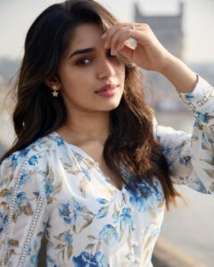 Krithi Shetty Instagram - Here’s how I spent my #sunday 🦋🌼
#sundayvibes #aboutlastweekend #gatewayofindia 
📸- @prabal ✨