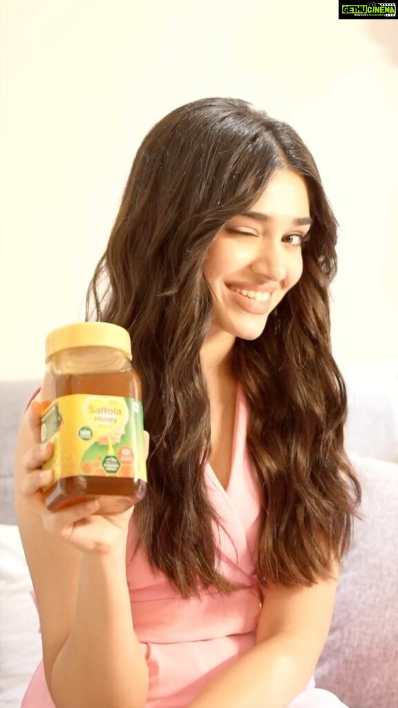 Krithi Shetty Instagram - Do you want to experience Kashmir in a hectic morning or middle of day, here’s my heck for it - Try new Saffola Honey Gold - made with Kashmir Honey and see the magic. The taste of honey feels like heaven. - It’s 100% pure and has no sugar adulteration. Also get additional Rs.50 off on using below code while buying your Saffola Honey Gold on Amazon. Code - ‘SAFFOLAHONEY’ *Applicable for the first 2000 consumers on selected pin codes. Link https://amzn.eu/d/4i4MBbP #SaffolaHoneyGold #madewithKashmirHoney #100%pure #tastelikeheaven #Kashmirexperience #Saffola.foodie #paidpartnership