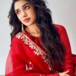 Krithi Shetty Instagram – Here’s me saying bye to #2022 
Can’t wait for the #newyear ……hope it brings all of us loads of happiness and positivity ✨🥰
•
•

Outfit- @anushreereddydesign 
Jewelry- @anayah_jewellery
Styled by – @ashwin_ash1 & @hassankhan_ 3
Shot by – @eshaangirri 
H & M – @chaks_makeup @venkymakeupstudio