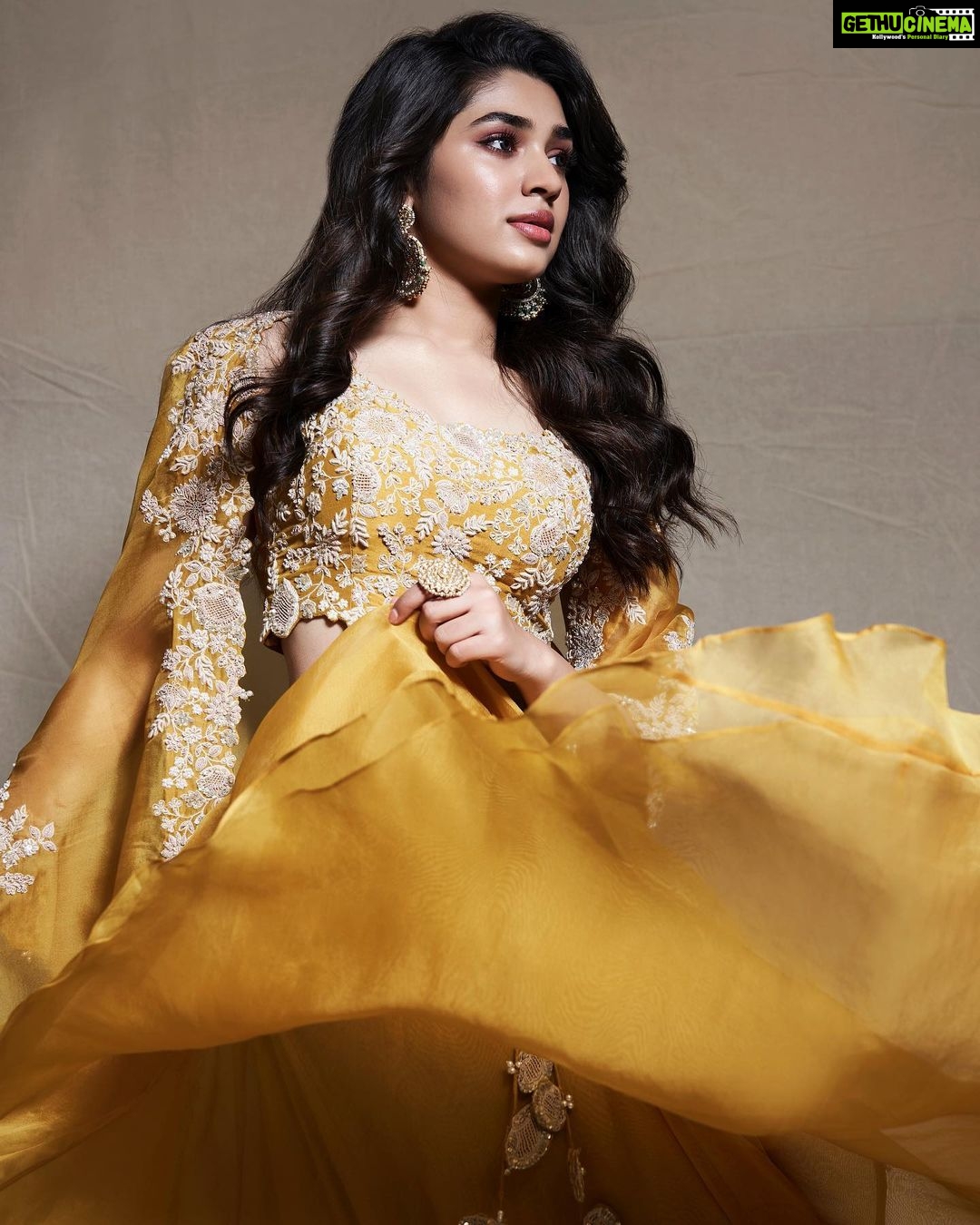 Krithi Shetty Instagram - Sending positive energy to all of you 🤗🤗🤗 #spreadpositivity • • • Styled by @tanishqmalhotraa Wearing @prishostore Bangle and ring @ajewelsbyanmol Earrings by @goldenwindow @ascend.rohank Assisted by @thestylethesaurus_ Makeup @sadhnasingh1 Hair @kamaldeepss Photographer @venurasuri