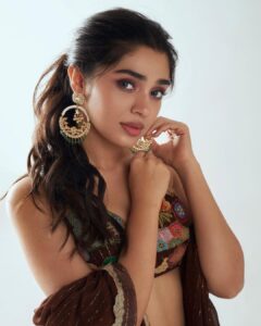Krithi Shetty Instagram - A fresh start isn’t a new place…..it’s a new mindset 🌸 #believeinyourself 
•
•
•
Styled by @jukalker
Styling team @pratimajukalker 
Outfit : @aisharaoofficial @quirkbrandconsulting
Jewellery :
@mortantra @spiffypublicrelations
Makeup @pinkylohar 
Hair @kamaldeepss 
Photographer @ishan.n.giri
Asst @louis_prashanth
Retoucher @enhancingmoments