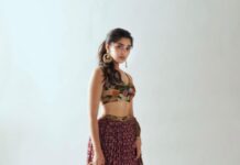 Krithi Shetty Instagram - A fresh start isn’t a new place…..it’s a new mindset 🌸 #believeinyourself • • • Styled by @jukalker Styling team @pratimajukalker Outfit : @aisharaoofficial @quirkbrandconsulting Jewellery : @mortantra @spiffypublicrelations Makeup @pinkylohar Hair @kamaldeepss Photographer @ishan.n.giri Asst @louis_prashanth Retoucher @enhancingmoments