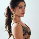 Krithi Shetty Instagram - A fresh start isn’t a new place…..it’s a new mindset 🌸 #believeinyourself • • • Styled by @jukalker Styling team @pratimajukalker Outfit : @aisharaoofficial @quirkbrandconsulting Jewellery : @mortantra @spiffypublicrelations Makeup @pinkylohar Hair @kamaldeepss Photographer @ishan.n.giri Asst @louis_prashanth Retoucher @enhancingmoments