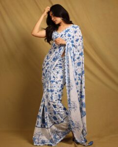 Krithi Shetty Instagram - Me and my never ending #sareelove 💙🤍 
•
•
• 
Styled by @jukalker
Styling team @pratimajukalker 
Outfit : @baisegaba with @the.yellow.dot 
Jewellery @mortantra @spiffypublicrelations
Makeup @pinkylohar 
Hair @kamaldeepss 
Photographer @pranav.foto
