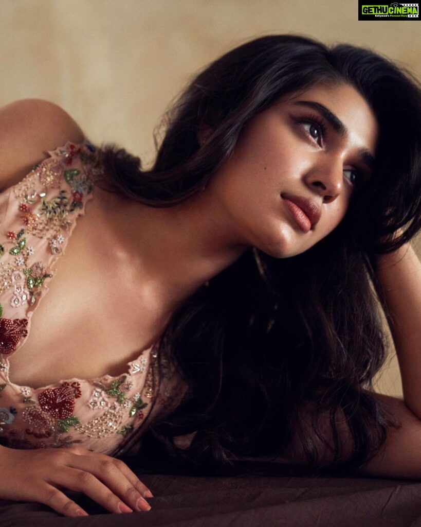 Krithi Shetty Instagram - Be who you want to be not what others want to see • • • Styled by @tanishqmalhotraa Wearing @shashagabaofficial by @quirkbrandconsulting Earrings by @tadaccessories Assisted by @thestylethesaurus_ Makeup @pinkylohar Hair @kamaldeepss Photographer @ishan.n.giri Asst @louis_prashanth Retoucher @enhancingmoments