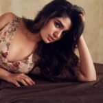 Krithi Shetty Instagram - Be who you want to be not what others want to see • • • Styled by @tanishqmalhotraa Wearing @shashagabaofficial by @quirkbrandconsulting Earrings by @tadaccessories Assisted by @thestylethesaurus_ Makeup @pinkylohar Hair @kamaldeepss Photographer @ishan.n.giri Asst @louis_prashanth Retoucher @enhancingmoments