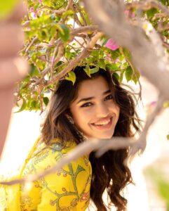 Krithi Shetty Instagram - A grateful heart is a magnet for miracles ✨ 
#keepsmiling #staypositive #loveyourself 
•
•

Styled by @tanishqmalhotraa
Wearing @archanajaju.in
Jewellery @sheetalzaveribyvithaldas
Assited by @thestylethesaurus_ 
Photographer @kiransaphotography 
M & H @pinkylohar @kamaldeepss