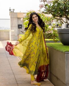 Krithi Shetty Instagram - A grateful heart is a magnet for miracles ✨ 
#keepsmiling #staypositive #loveyourself 
•
•

Styled by @tanishqmalhotraa
Wearing @archanajaju.in
Jewellery @sheetalzaveribyvithaldas
Assited by @thestylethesaurus_ 
Photographer @kiransaphotography 
M & H @pinkylohar @kamaldeepss