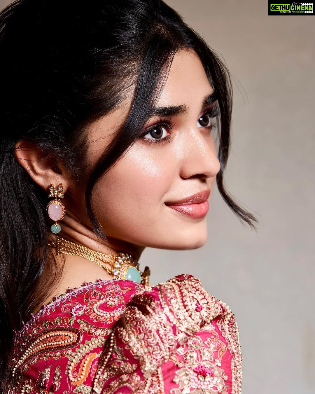 Krithi Shetty Instagram - Real eyes realise real lies 👁️ 👁️ • • Styled by @tanishqmalhotraa Wearing @taruntahiliani Photographer @venurasuri Earrings & Necklace @aulerthofficial Rings and bangle by @ajewelsbyanmol Assited by @thestylethesaurus_ M & H @sadhnasingh1 @kamaldeepss
