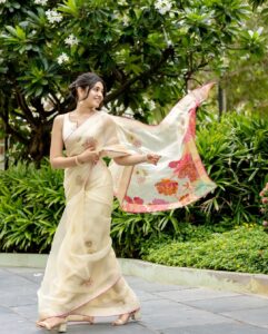 Krithi Shetty Instagram - #custody 🥰 
•
•
Styled by @tanishqmalhotraa
Wearing @rajiramniq
Photographer @kiransaphotography 
Earrings & Kadas by @ajewelsbyanmol
Ring by @aulerthofficial
Assited by @thestylethesaurus_ 
M & H @pinkylohar @kamaldeepss
