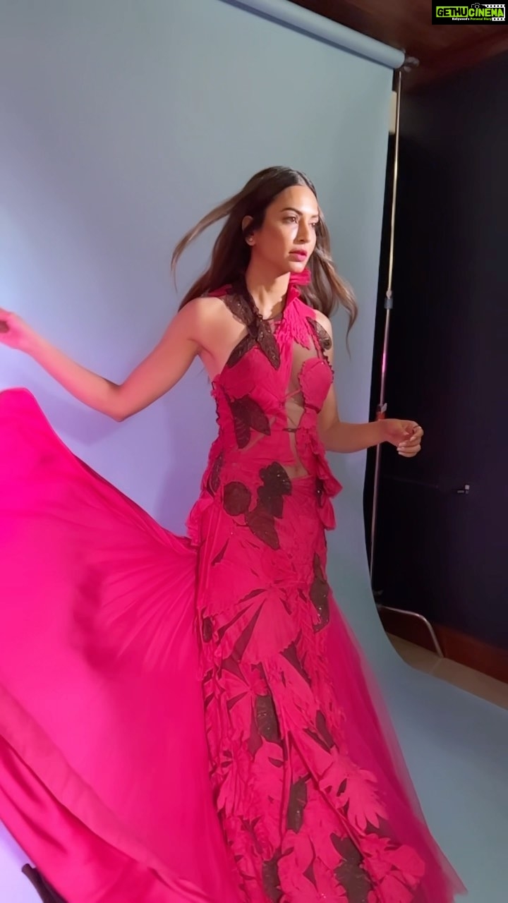 Kriti Kharbanda Instagram - ♥️♥️♥️ . , . #bts #friyay #throwback