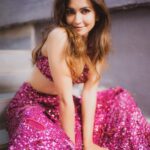 Kriti Kharbanda Instagram - A smile and some sparkle! Beating those #mondayblues :) . . . #mondaymood #mondaymotivation #mayday