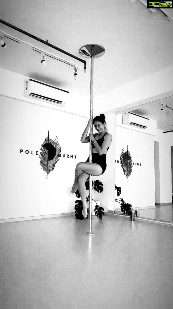 Kriti Kharbanda Instagram - Went pole dancing after what felt like forever. I feel most liberated when I defy gravity and push boundaries of physical stress and manage to pull off something that I didn’t think was possible for me to achieve in the first place. What started as a hobby is now part of my being. Something I gravitate towards in moments of stress or anxiety. It’s become my go to place. I brings me a sense of calm and self belief and I’m so proud of where I’ve gotten. . . @aarifa.pole.burnt I’m truly grateful. Thank u for being such a wonderful teacher. This is all you! ♥ . . . #madhubala #poleburnt #poledance #workout #stressrelief #kritikharbanda #tuesdaymotivation .