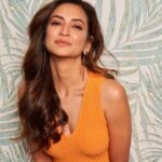 Kriti Kharbanda Instagram - For the love of 🍊 . . . #thursdayvibes #ootd #orangeisthenewblack